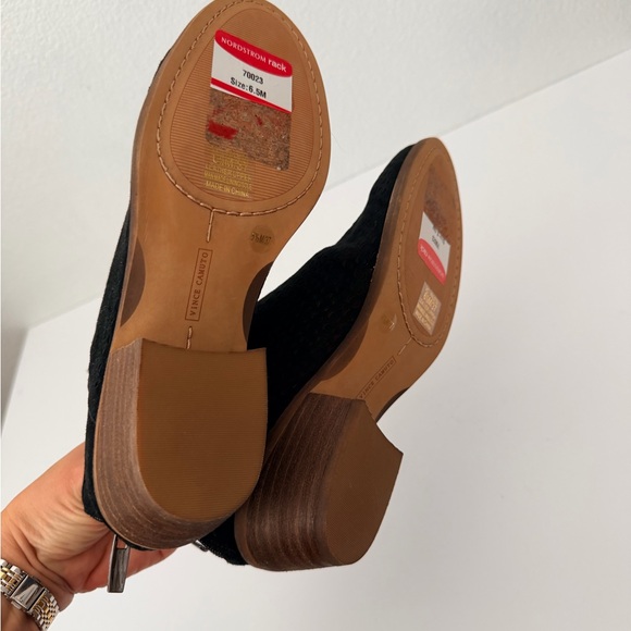 Vince Camuto Boots Women’s 6.5 Ankle Booties Black Leather Perforated Zip Up - Picture 5 of 7